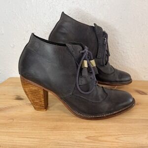 J shoes sidesaddle oxford booties Size 7.5 US Gray Leather 3" Heel